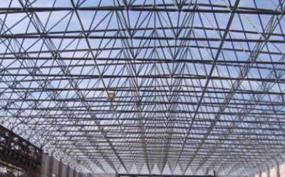 钢结构厂房屋面板及保温层安装